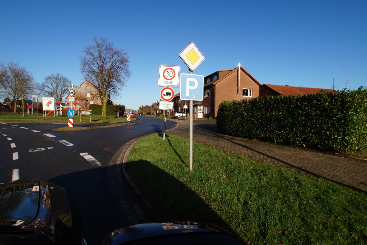 Straßenzufahrt Straßenzufahrt