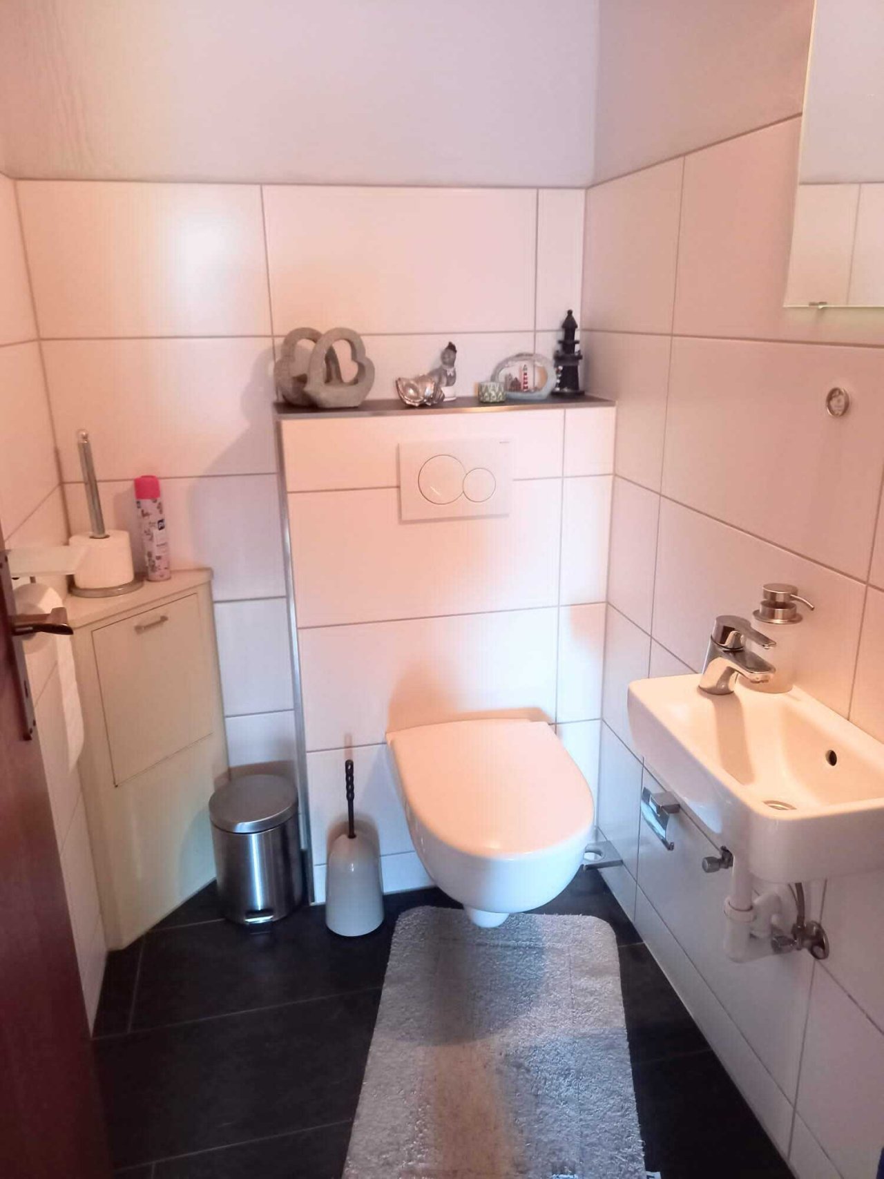 separates WC separates WC
